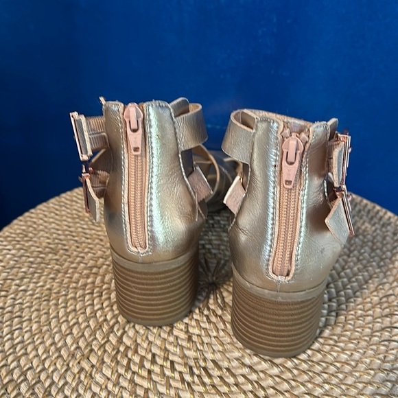 Women’s MATERIAL GIRL Gladiators ROSE GOLD Heeled Sandals Size 10 - Picture 3 of 6